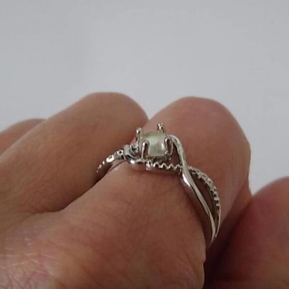 Round Cut Moonstone Ring Female Jewelry Delicate Design Size 7 - Picture 3 of 12